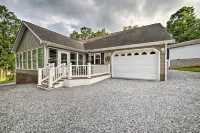Kentucky Lake House with a Great Outdoor Space! - Parking