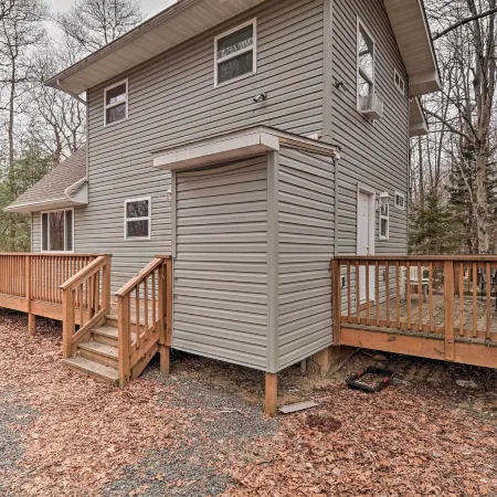 Family Poconos Home w/ Decks, 6 Mi to Skiing!
