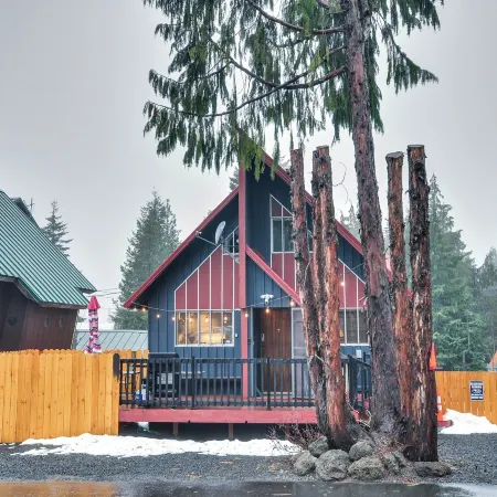 Inviting Mt. Hood Cabin w/ Porch: 1 Mi to Skibowl!