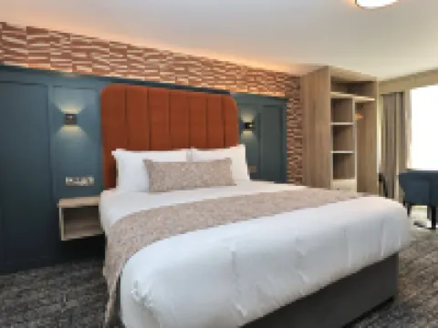 The Maiden City Hotel Hotels near Guildhall