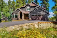 Mtn-View Breck Home w/ Hot Tub ~ 1 Mi to Ski Lift! - Pet friendly