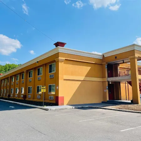 Super 8 by Wyndham Gloucester
