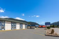 Travelodge by Wyndham Blairmore - parking