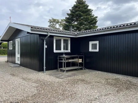 "Alrich" - 500m from the Sea Отели рядом с достопримечательностью «Maritimt Center Danmark»