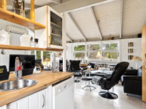 "Alvine" - 475m from the Sea