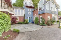 Downtown Essex Apartment - Steps to River! - Homestays