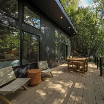 Luxe Cozy Spa Cabin w/ Hot Tub, Sauna, Fireplace, 10 Mins to Sunday River