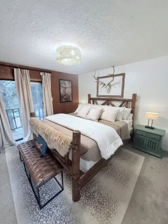 Cozy 2/2.5 Condo-Close to Lifts-Walk or Ride Shuttle Route-WiFi-Family Friendly