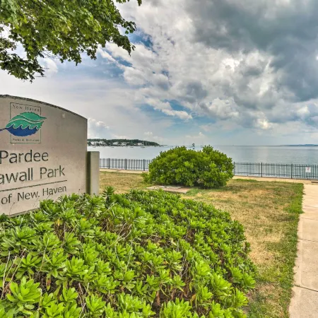 Walkable New Haven Retreat w/ Ocean Views!