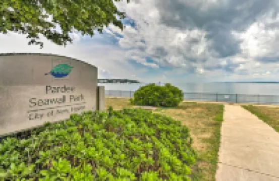 Walkable New Haven Retreat w/ Ocean Views!