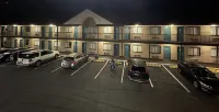 Red Carpet Inn Norwalk - parking