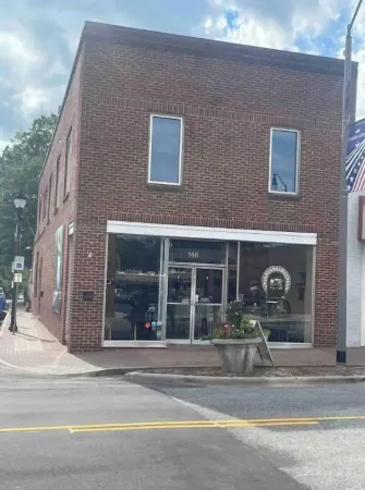 Happy Place - DT Fuquay, Top Floor, Best Skyline View