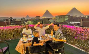 Jana Pyramids View Inn