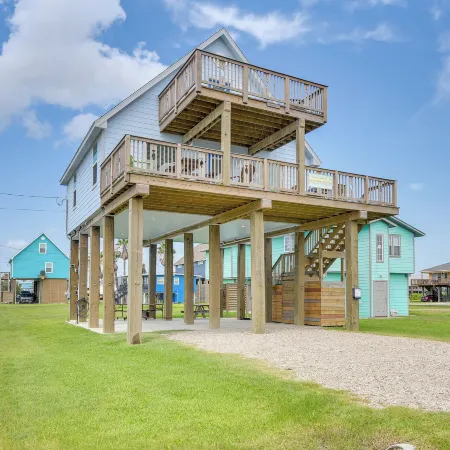 Walk to Water Family-Friendly Surfside Beach Home