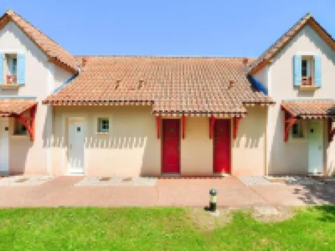 Apartment by Lake with Pool in France
