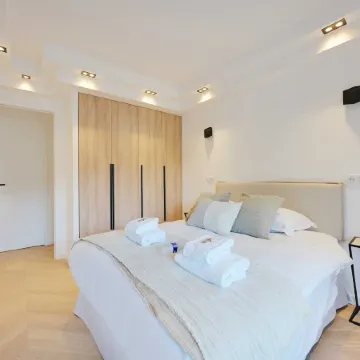 Charming Apt with AC & balcony Отели рядом с достопримечательностью «Philips»