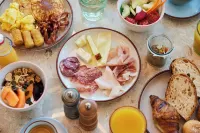 The Social Hub Porto - breakfast