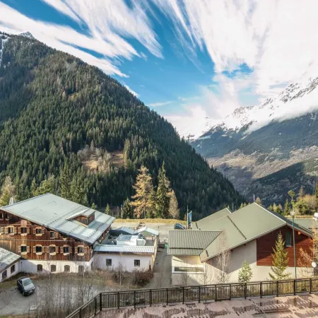 Apartment in France with Pool & Mountain Views Отели в г. Модан