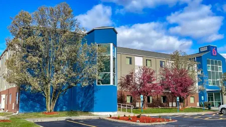 Motel 6 Caseyville, IL