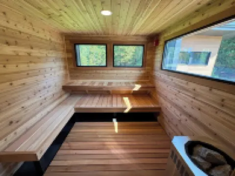 WALDEN HAUS -Lakefront Chalet- Dog Friendly & Breakfast-Ski-Golf-Bike-Hike-Swim