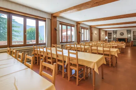 Auberge de Jeunesse HI Valdeblore - le Chalet Отели в г. Вальдблор