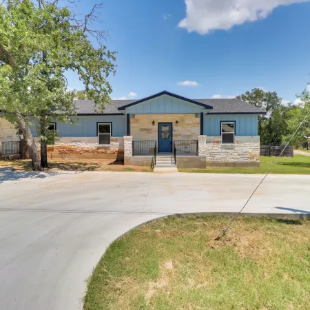Quiet Hill Country Home 1 Mi to Lake LBJ Access!