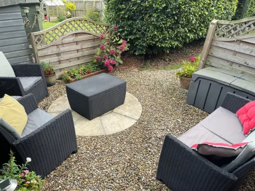 Newly converted fresh, airy hideaway near Whitby Hotels in Eskdaleside cum Ugglebarnby