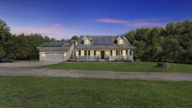 Leo Farm Villa - Beautiful Country Retreat 5 Bedroom Villa by RedAwning