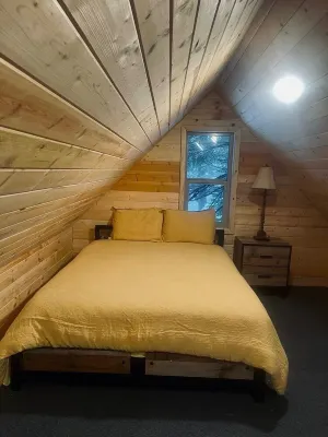 A peaceful escape, a Mini cabin near Sierra ski resort in Lake Tahoe Hotel in zona Echo Lake