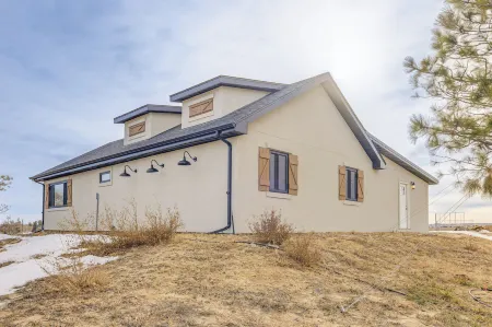 16 Mi to Paint Mines: Spacious Simla Home! Отели в г. Elbert County