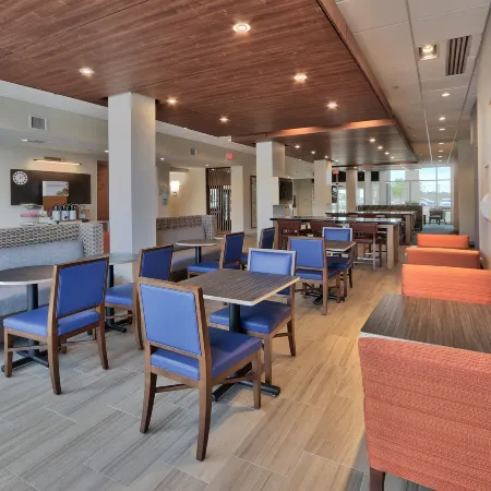 Holiday Inn Express & Suites ROSWELL by IHG