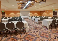 Holiday Inn Express & Suites SACRAMENTO NE CAL EXPO by IHG - Airport Shuttle