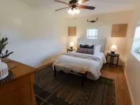 COZY Cabin with Hot Tub - Near all in Hocking Hills Hotels in Hocking County