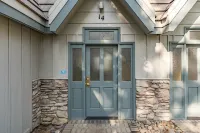 Family-Friendly Stoneridge Townhome with Resort Amenities Near Sunriver Village