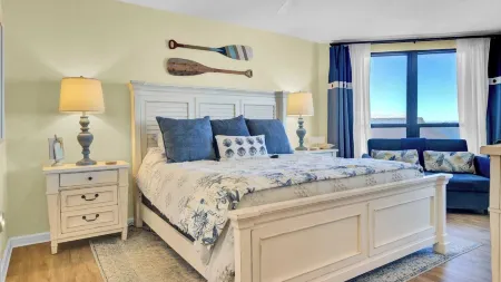 402 Summerhouse by Avantstay Beachfront Condo w/ Community Pool Access