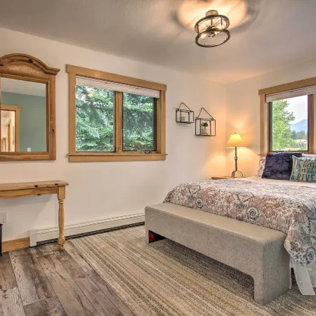 6 Mi to Big Sky Resort! Group Retreat w/ Mtn Views
