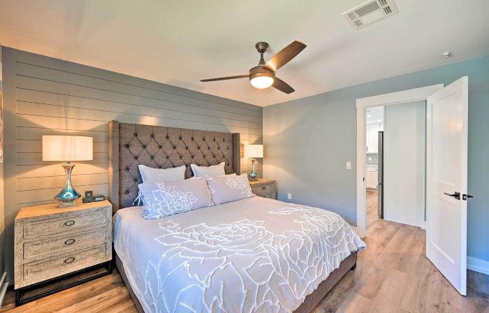 Walk to Beach: Getaway w/ Pool in Naples!