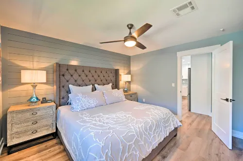 Walk to Beach: Getaway w/ Pool in Naples! - 3-Star