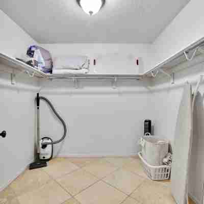 Relaxing Palm Springs Condo with Pool Access Others