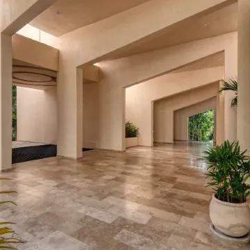 Artra - modern comfort with pool