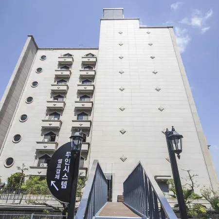 Busan Songjeong Hotel Plaire Отели рядом с достопримечательностью «Пристань Мипо»
