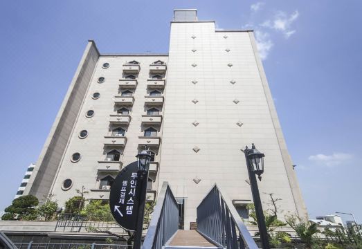 송정 호텔 객실 내부