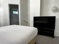 Bridgewater Rivercity Hotels near Story Bridge Deli & Cafe