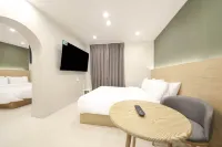 Calm Rest Hotel Masan