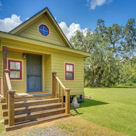 Cozy Couples Retreat w/ Porch on Bayou Teche!