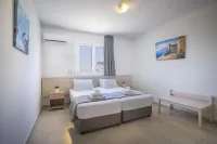Christabelle Hotel Apartments - bar