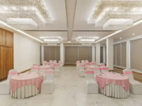 Country Inn Premier Pacific Mall Road Mussoorie Hotels in Mussoorie