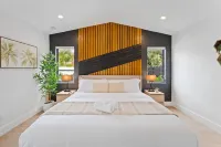 NEW Villa Paradise Lux Gem Pool Game Room Hotels in The Hammocks