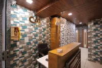 โรงแรม แคท