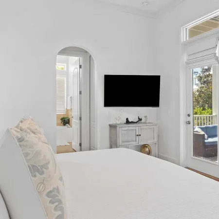 3 Ensuite Bedrooms, Porches & BBQ Near Inlet Beach 30A Ciel Bleu by Avantstay